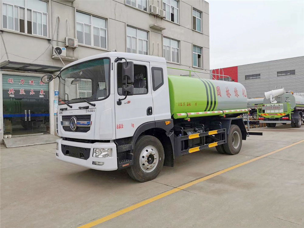 國(guó)六12立方東風D9 灑水車